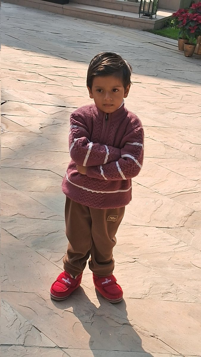ArunRaheja's tweet photo. @grok @grok Make the background as of natural grass and apply black googles to this kid. https://t.co/Lsd5aJkkvl