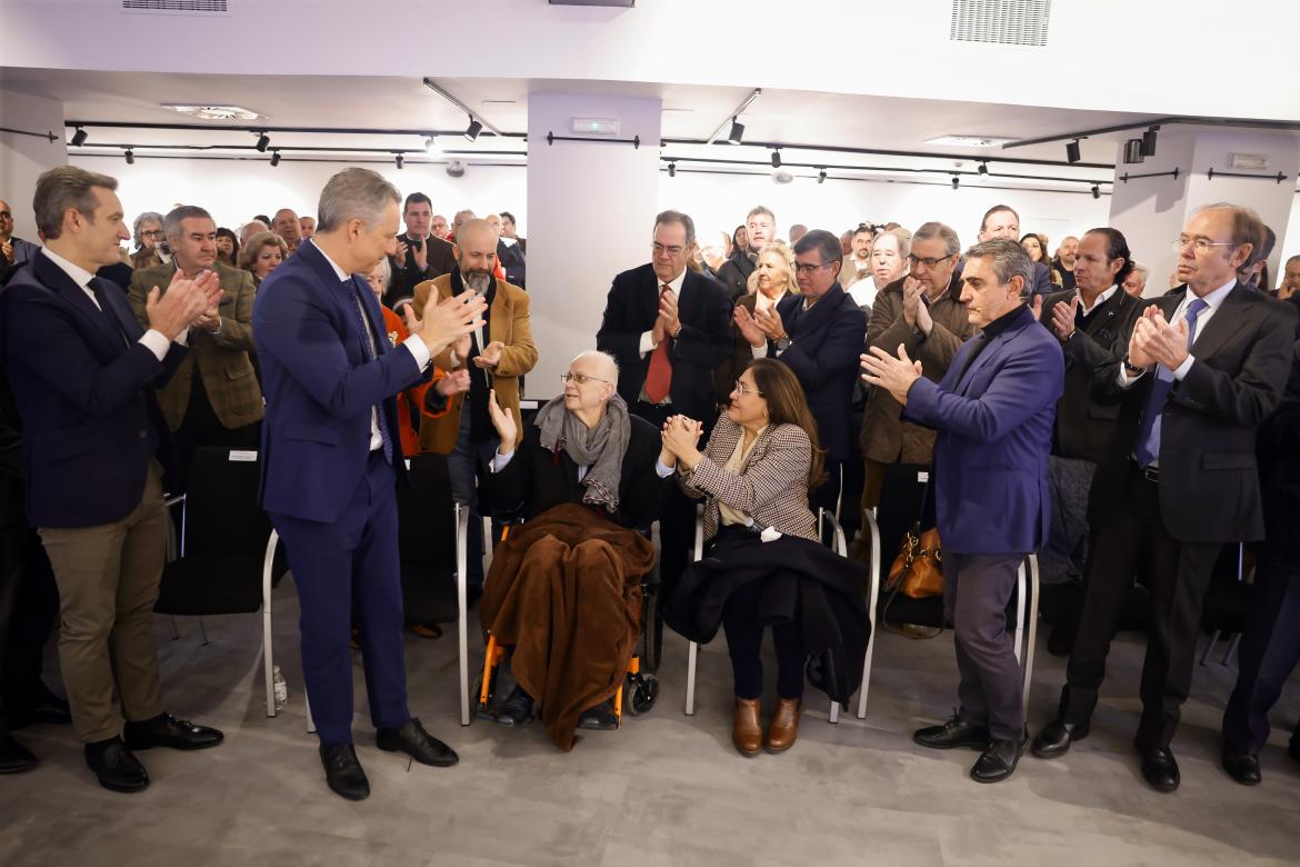 Toda nuestra admiración y respeto a Miguel Ángel Moncholi.

Un merecido homenaje por toda una vida dedicada al periodismo y al toro.
