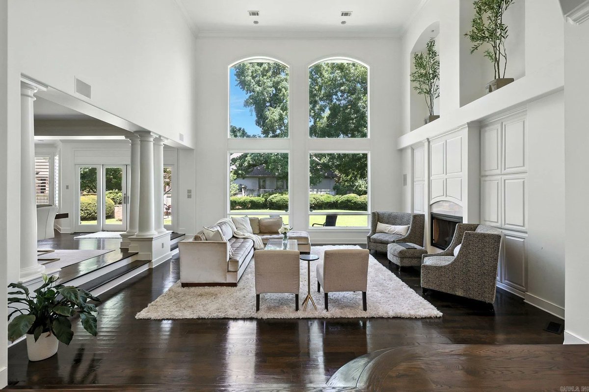 AmyGBSellingAR's tweet photo. 67 Chenal Circle, Little Rock, AR, 72223
4 bed | 4 bath 5279 Sq. Ft.
Active | 1175000
https://t.co/0Wem7bZKEG
Light-filled and effortlessly stylish, this executive home stands out in one of Little Rock's most prestigious neighborhoods. Every space feels open, bright, and... https://t.co/E4EHXCwH5P