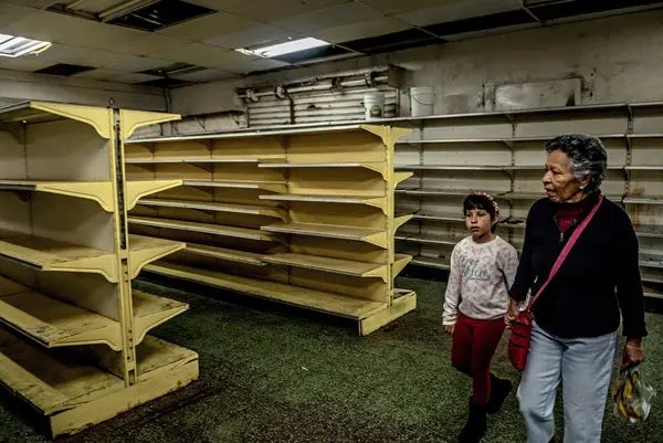 maggiemoda's tweet image. The warmth of collectivism 🥰