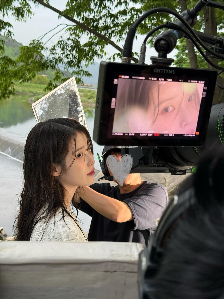#IU #아이유 instagram.com/p/DS_9oqxEop4/