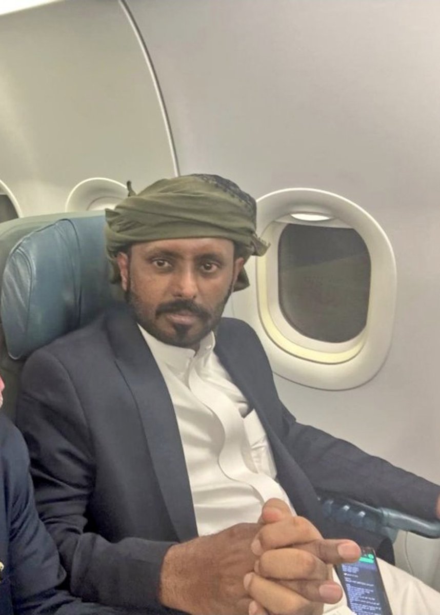 📌 الله يلوم من لامني في حب الشيخ #عمر_بن_حبريش وحب حلف قبائل حضرموت الابية أقسم بالله أنهم فخر وأبطال
عسى الله يوفقكم ويبيض وجيههم وينصرهم على  #قوات_عيدروس_الزبيدي
#مليشيات_عيدروس_الزبيدي في مهمة وعمل #عمليه_استلام_المعسكرات