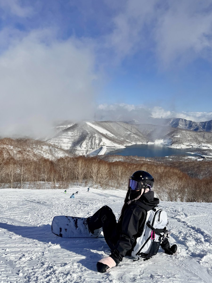 Ocean_1Script's tweet image. Every carve on the snow is my love letter to winter