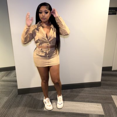 typicalkayy's tweet photo. 💅🏽 https://t.co/jlP2Q36epr