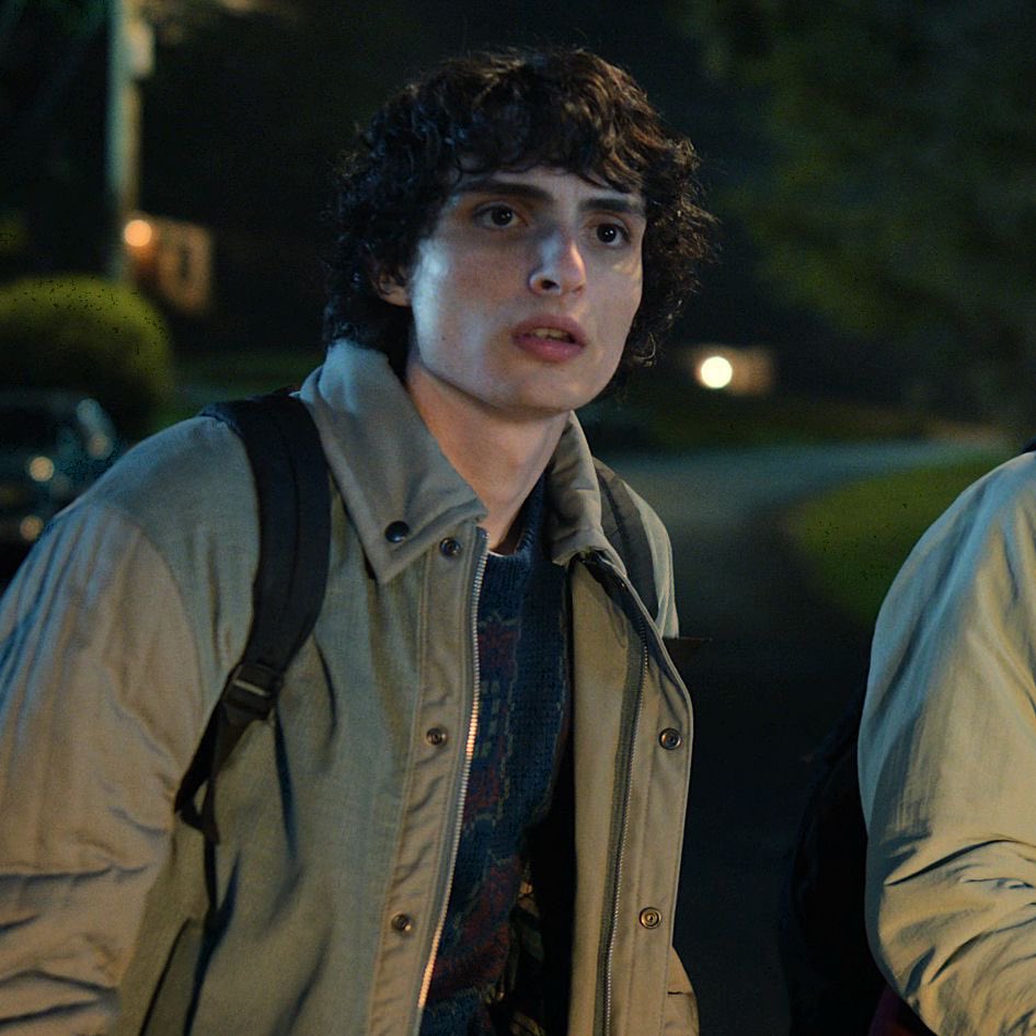 hollyslostshoe's tweet photo. mikes will self insert boyfriend deadass looks like him if you blur the actors face shape im literally crying https://t.co/U3JY91pqMy