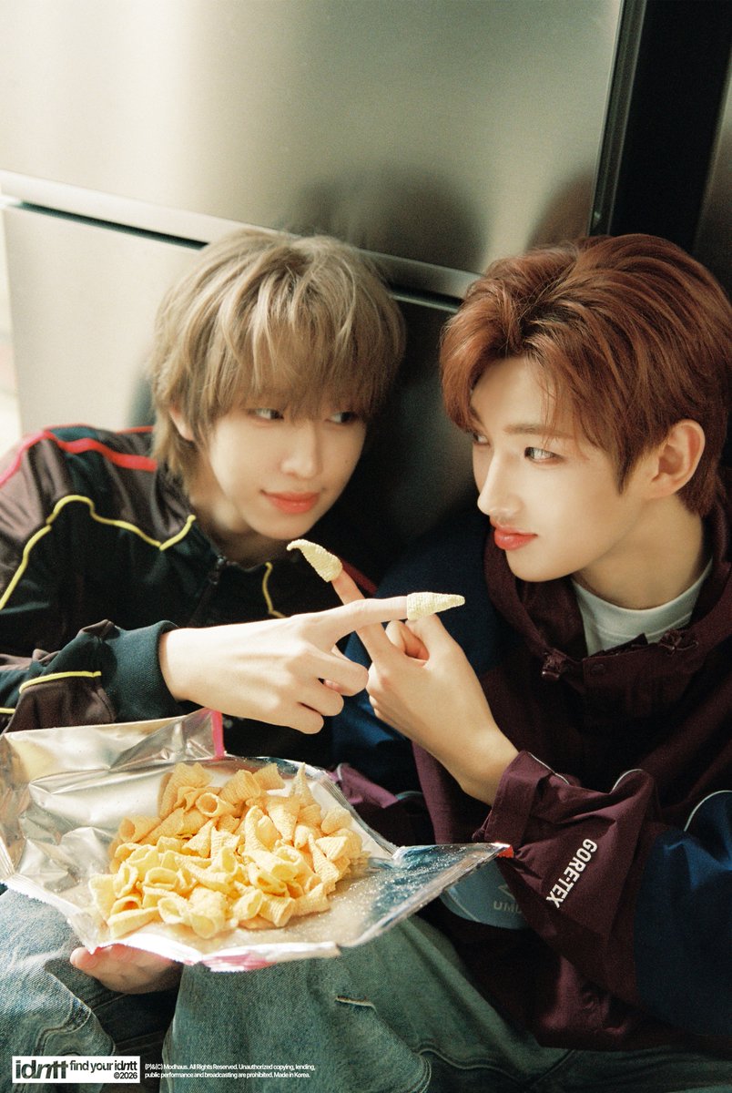 idntt_cosmo's tweet image. idntt &amp;lt;yesweare&amp;gt;
Concept Photo Home Boy B ver.

id2 kimheeju + id12 parknuri

2026.01.05 6PM KST

#idntt #아이덴티티 #アイデンティティ
#unevermet #yesweare
#김희주 #kimheeju #박누리 #parknuri