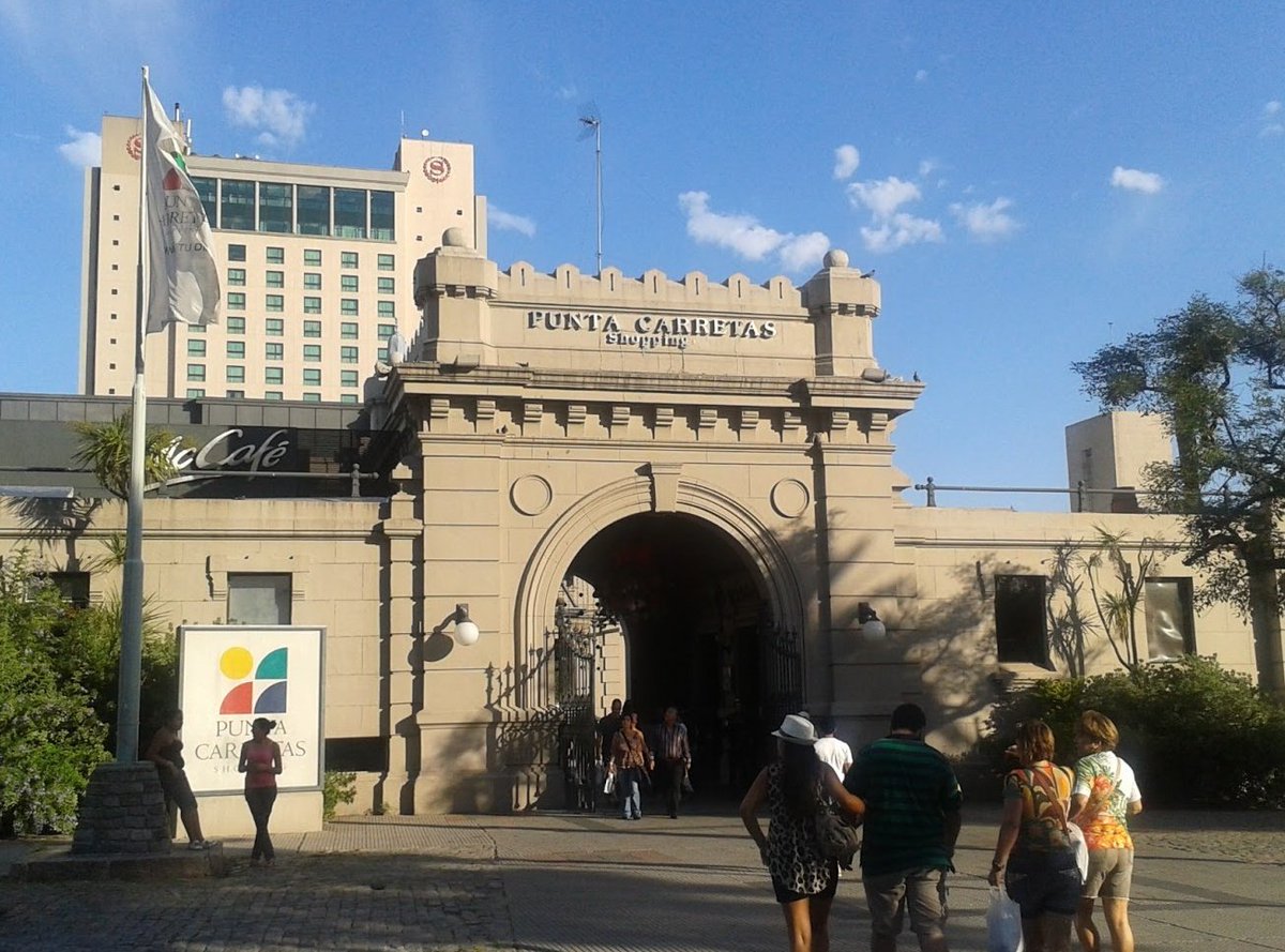 El que no conoce a Dios a cualquier santo le reza.