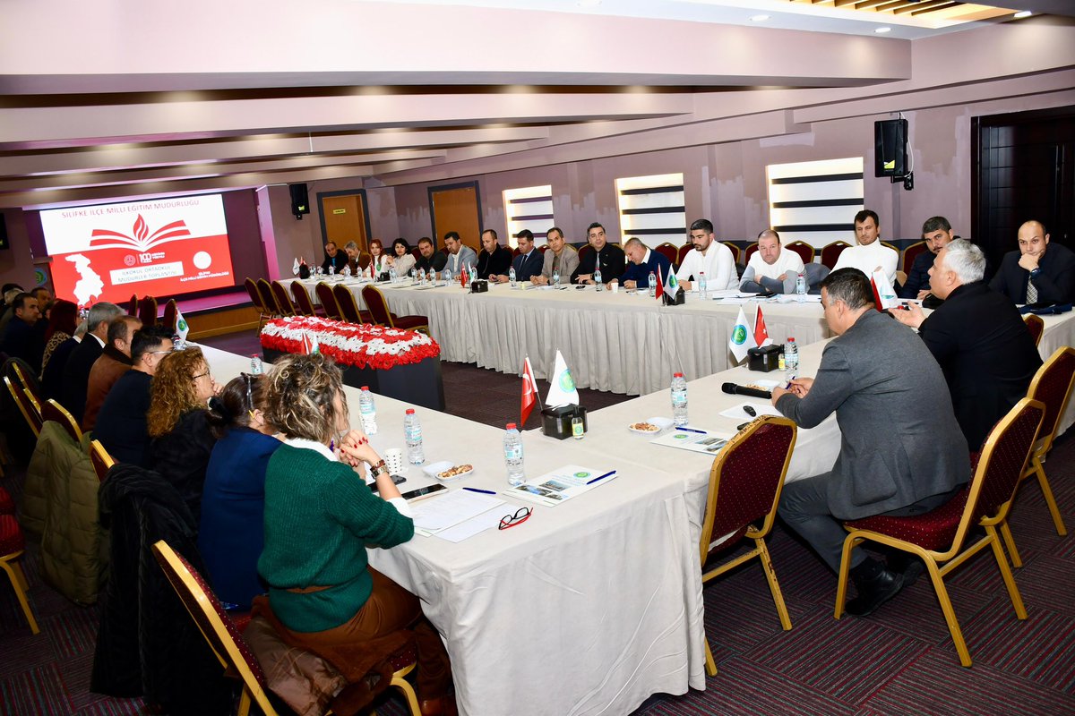 İlkokul Müdürleriyle Bilgilendirme ve Değerlendirme Toplantısı Yapıldı

Silifke İlçe Millî Eğitim Müdürümüz Sayın Fevzi Kültiğin Eroğlu, Taşucu Lütfi Elvan Öğretmenevi’nde ilçemizde görev yapan ilkokul müdürleriyle bilgilendirme ve değerlendirme toplantısı düzenledi.

Toplantıda;