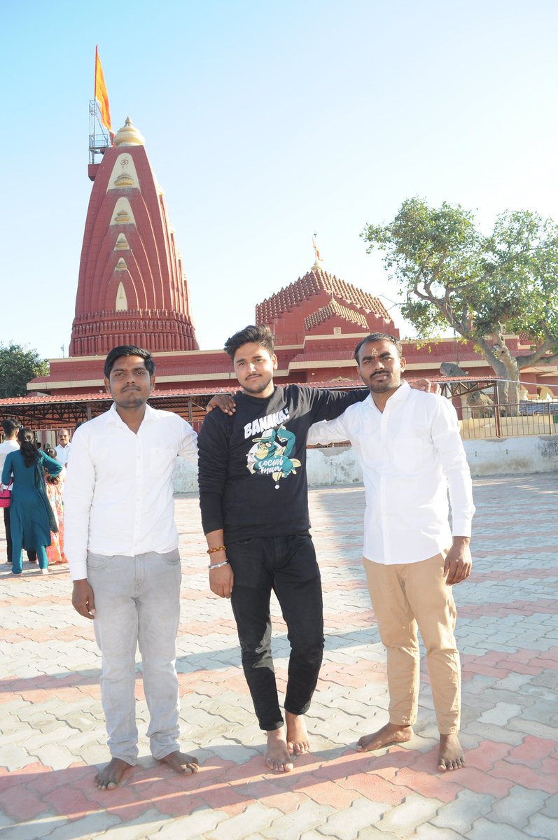 AnujBraahman's tweet photo. On the auspicious occasion of New Year, I got the privilege of visiting Shri Nageshwar Jyotirlinga, one of the 12 Jyotirlingas. Parvati said, "Har Har Mahadev."🙏🙏🙏🕉🚩

#harharmahadev https://t.co/0NEmq1oUL6