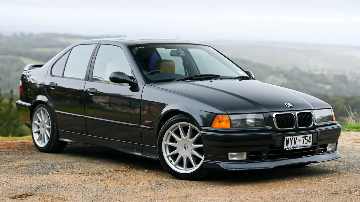 candvbmw's tweet photo. ππ¨ 1991 #Hartge H3 2.8
β’ π Base: #BMW E36 / 320i
β’ π οΈ Engine: 2.8L Bosch Motronic fuel injected M52 inline-6 (ECU tuned with exhaust upgrades)
β’ βοΈ Transmission: 5-speed manual or automatic
β’ π Power: 220 hp (164 kW) @ 5,900 rpm
β’ πͺ Torque: 210 lb-ft (285 Nm) @ 3,950 rpm
β’ β±οΈ 0-60 mph: 6.9 seconds
β’ ποΈ Top Speed: 150 mph (241 km/h)
β’ π
Production: <20 units (European markets)
β’ π₯ Market Competition: BMW 328i, #Audi A4 2.8, #Mercedes-Benz C280
#bmwe36 #hartge
