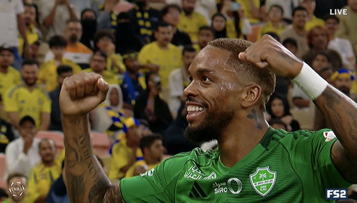 🚨 𝗥𝗘𝗠𝗘𝗠𝗕𝗘𝗥: If Al-Nassr LOSE this game (currently 2-0 behind) and Al-Hilal WIN their game, Al Nassr will lose their spot in 1st place.

They still had a 4 point lead 7 days ago! 🤯