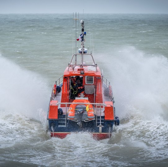 Image de Préfecture maritime Manche et mer du Nord - [#Opération] le vendredi 02 janvier, suite à une avarie de propulsion, un navire de pêche a été remo