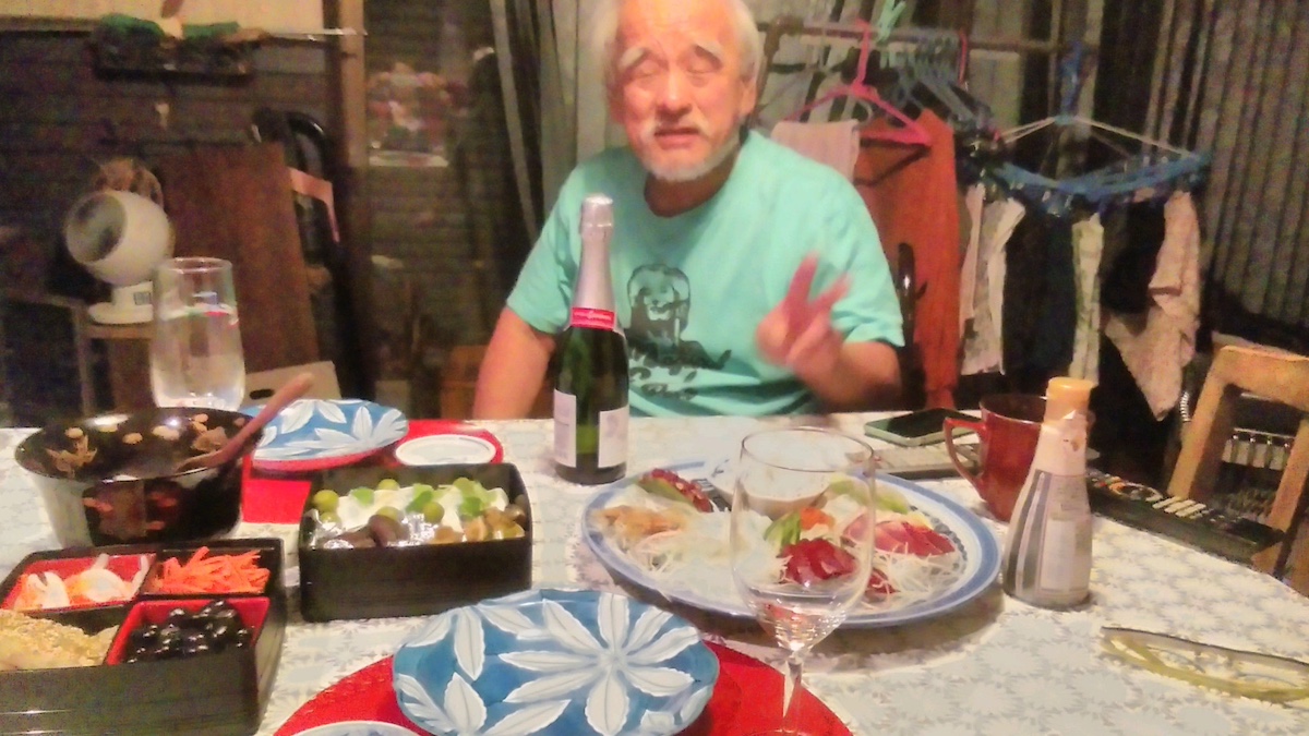 新年明けましておめでとうございます☆
恒例の、奄美大島みちよさん直伝の鶏飯(けいはん)で今年も初食い。
今年も変わりなく毎日のルーティーンをやる♪オカチとお互いにお互いを応援する♪
junnagami.exblog.jp