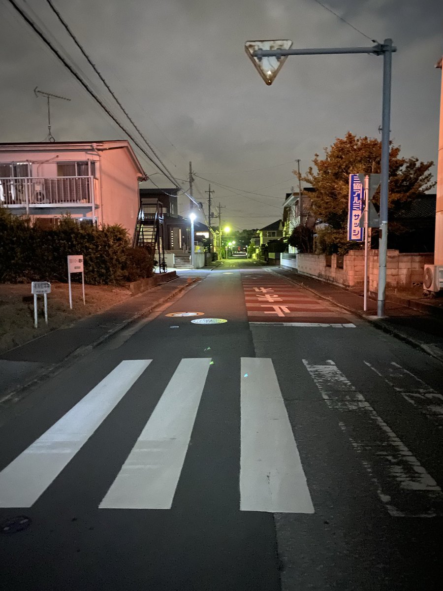 ntk996's tweet photo. 実家に帰省したらリミナルスペースだった件について。
https://t.co/kPhhWetM8S

#liminalspace #backrooms #leveldesign #poolrooms #dreamcore #weirdcore https://t.co/10VZseQE4a