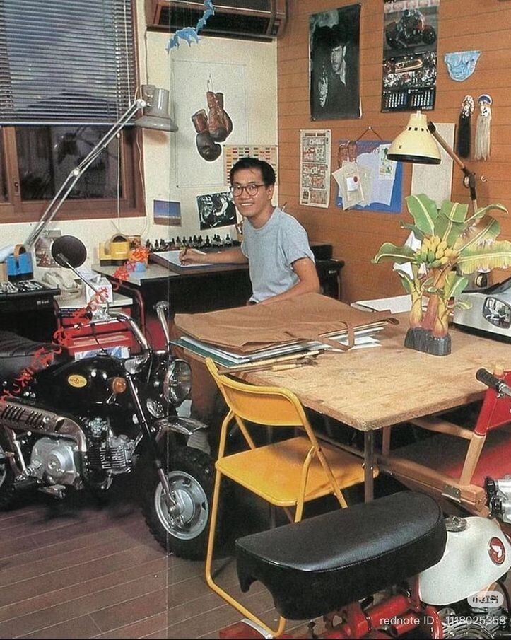 90sPiictures's tweet image. Akira Toriyama in his office