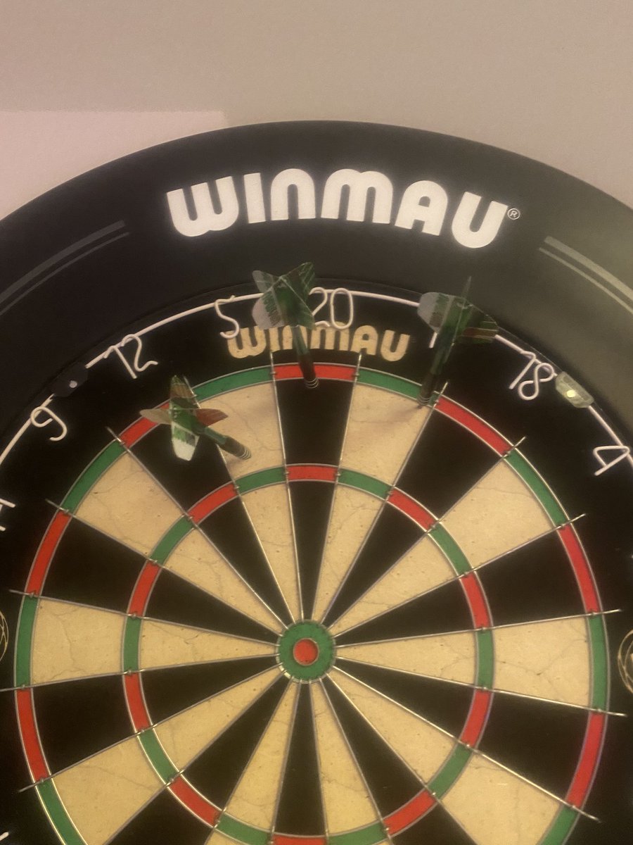 JDuzza10's tweet image. Getting ready for the darts by throwing a few huge numbers myself 🔥🔥🔥