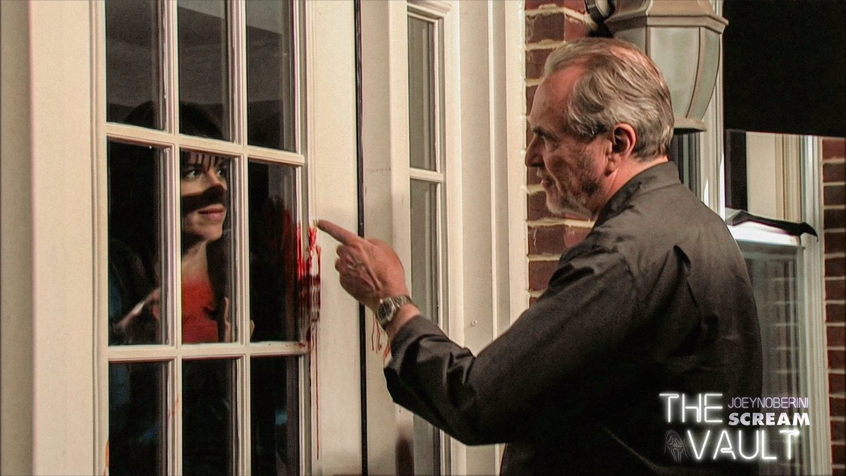 thescreamvault's tweet image. Behind the Scenes of #Scream4. I like to think that Wes is telling Neve how amazing she is and to never settle for less.

#scream #scream7 #thescreamvault