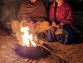 Muhammadkhanik's tweet image. لرگي راټول کړه اور پرې بَل کړه
د ژمي یخ دی زۀ ساړه نېولی یمه 
#ټپه