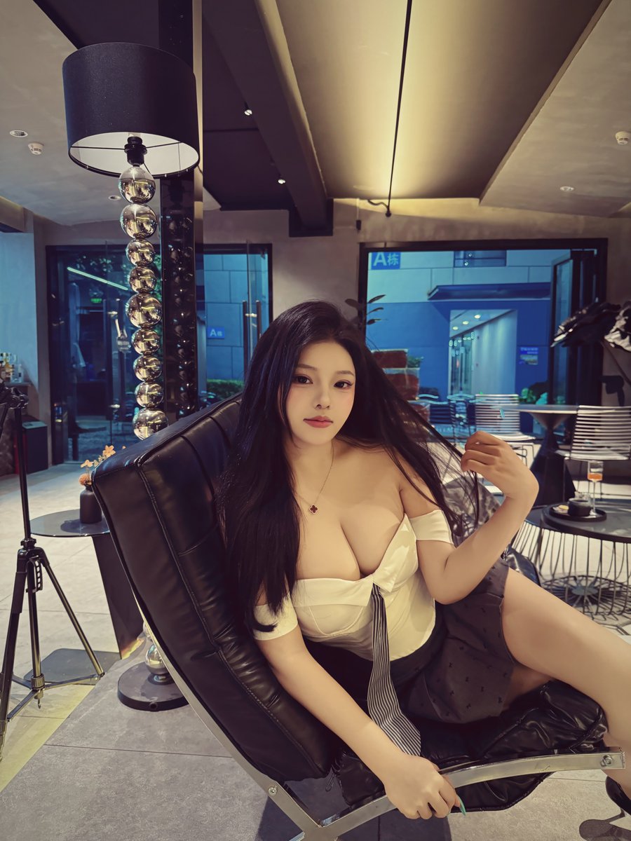 #深圳 或许小猫偶尔会咬人 但它更亲人