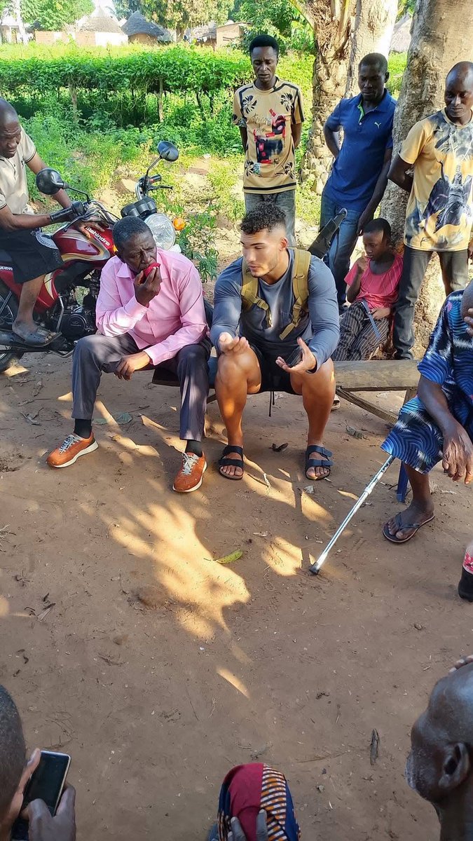 OzorNdiOzor's tweet image. All the way From the United States, Alex Barbir arrived in Yelewata Communities, Guma Local Government Area, Benue State, Nigeria, and started building new homes and renovating those destroyed in attacks by Fulani herdsmen.

Through his organization, Building Zion,  Alex is…