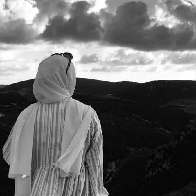 🦋
لا تبحث عن قيمتك 
في عيون الناس 
أبحث عنها في ضميرك فإذا
 أرتاح الضمير أرتفع المقام ..♡
🦋#selrame 🦋