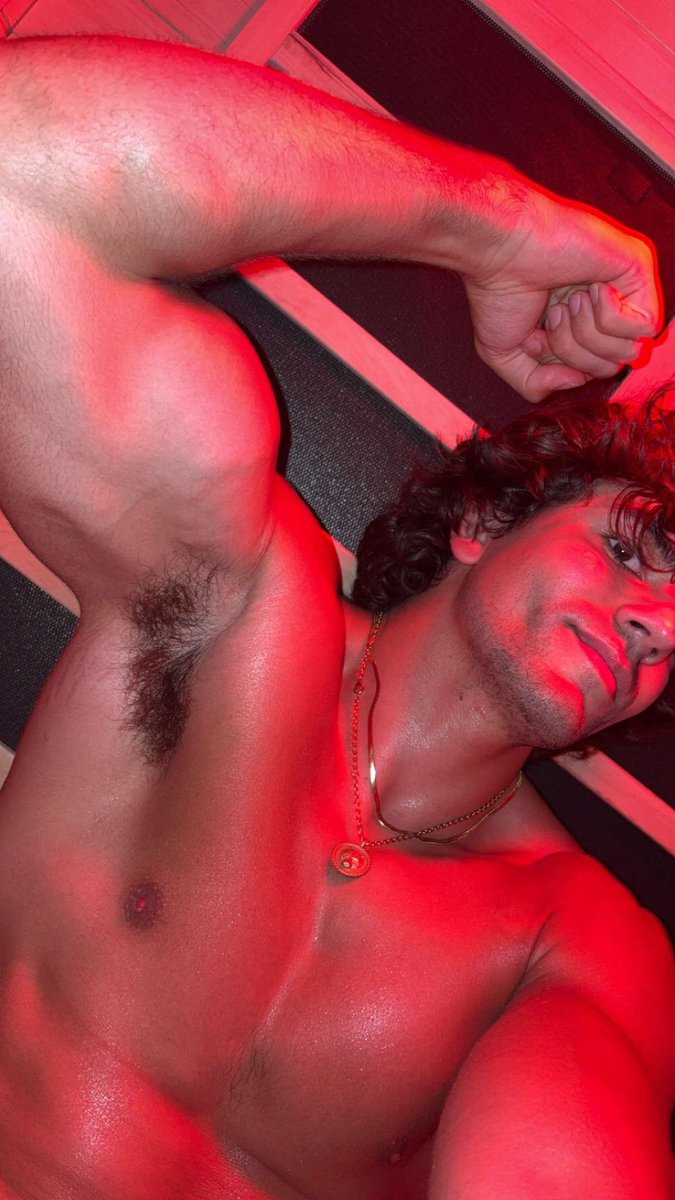 Feet, face, bulge, pits, muscle whatever pulls you in, you can worship it one send at a time. 😉