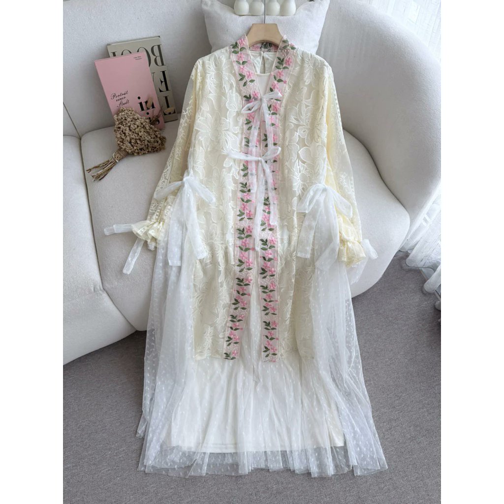 helloomelloww's tweet photo. Rekomendasi baju lebaran super cantik yg bikin look kamu makin anggun dan slayy💅💐✨ https://t.co/Zc91wTyyHN