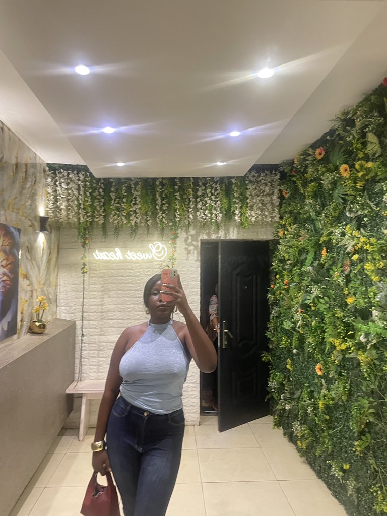 Mirror selfie trend 
Quote with yours