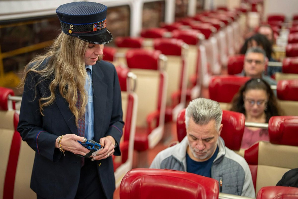Metro-North Railroad tweet media