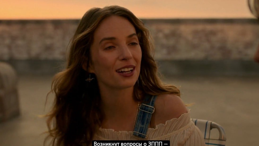 GUYS IT IS A SWORD AND A DRAGON AS ROBIN'S EARRINGS THATS NOT A DRILL I REPEAT IT IS NOT A DRILL

#StrangerThings5finale #strangerthings