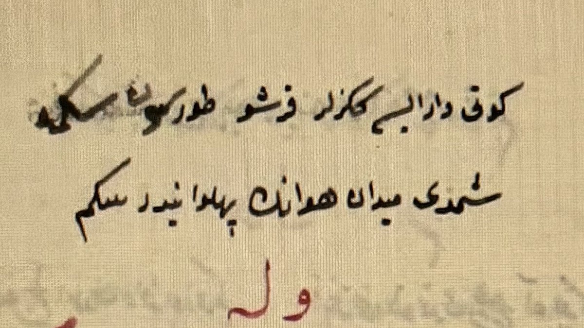 Göti var ise kekezler karşu tursun siküme
Şimdi meydân-ı hevânun pehlevânıdur siküm