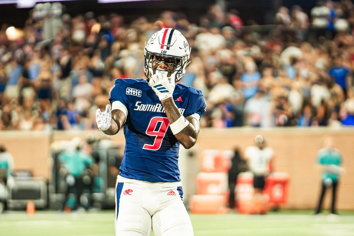 South Alabama freshman WR Jeremy Scott is expected to visit Georgia, Ole Miss, Syracuse, Houston &amp; Baylor, his agent <a href="/ParkerSt_Pierre/">Parker St.Pierre</a> of Always On Sports Agency tells <a href="/247Sports/">247Sports</a>.

The 6-foot-3, 208-pound WR caught 24 passes for 417 yards on 17.4 ypc.

247sports.com/player/jeremy-…