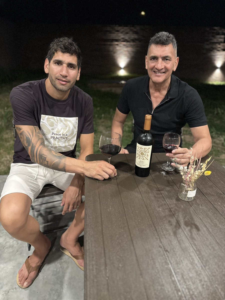 🙌 Hijo, volviste a la Argentina tras tu paso por México 🇲🇽
La familia pudo disfrutar de tu nuevo hogar y juntos recibimos el año ❤️
Hermoso recorrido, Luciano: finales, títulos en 🇲🇽 🇧🇷 🇦🇷 y mucho más 💪
Gran 2025 en <a href="/Atenas_oficial/">Asociación Deportiva Atenas</a> 💚🏀 Siempre juntos 👏