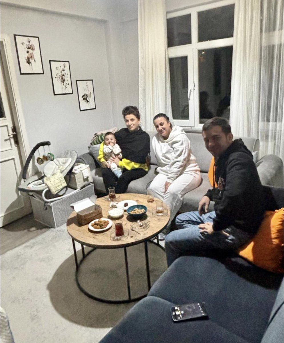 Genel Başkanımız Sayın Devlet Bahçeli’nin talimatları ile ,“ #HayırlıGünlerKomşum ”  ve “ #DerdinDerdimizdir ”  ziyaretleri  kapsamında , Üsküdar / Güzeltepe Mahallesi’nden 
Sn İsmail Tunç ve Ailesini 
İlçe Başk Yard Sn. <a href="/gulsunbasmhp/">Gülsün Baş</a> 
ziyaret ettiler.

Kendilerine nazik