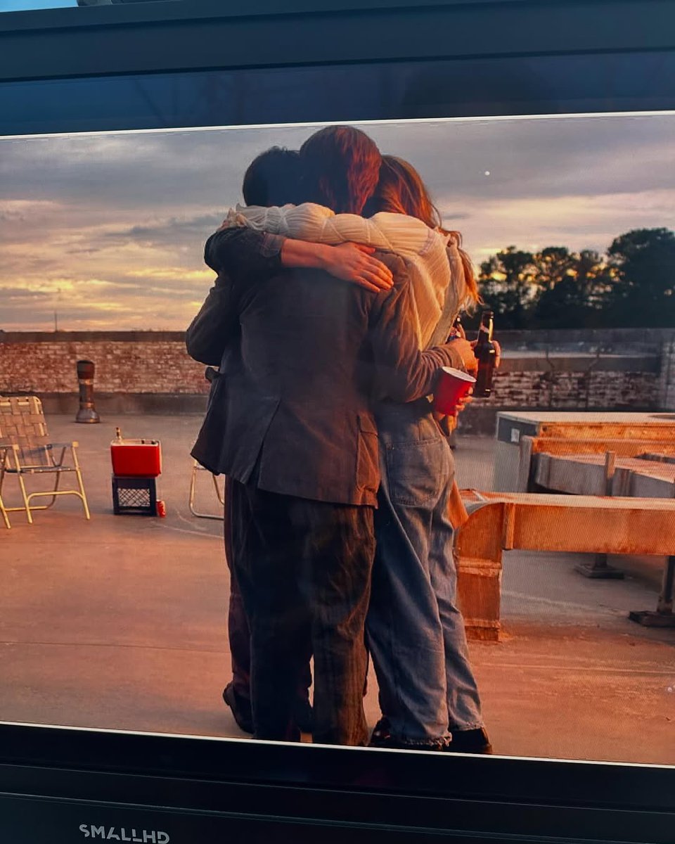 smalltownrobin's tweet image. EXCUSE ME PUT THIS HUG BACK IN THE EPILOGUE RIGHT NOW