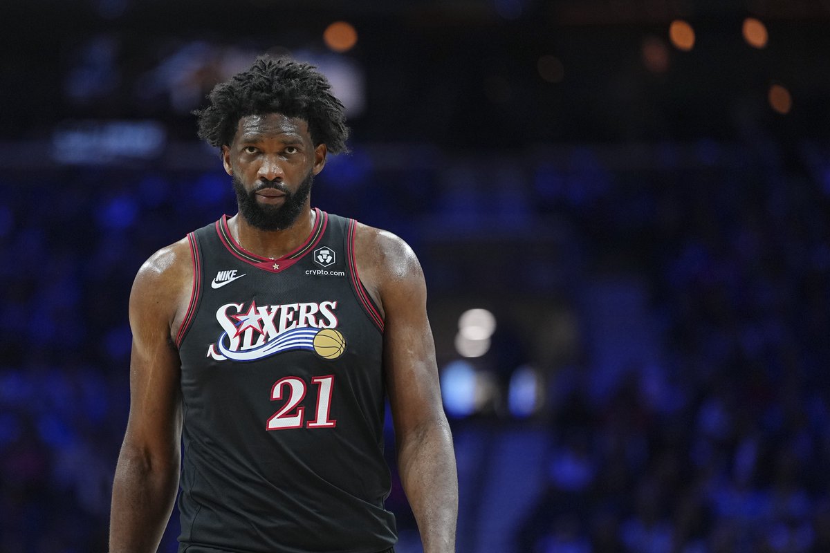 Underdog's tweet image. Joel Embiid vs the best big men in the league over his career:

• Nikola Jokic: 27.6 PPG | 11 REBs | 2.0 BLKs
• Anthony Davis: 24.9 PPG | 10 REBs | 1.6 BLKs
• KAT: 27.5 | 10.9 REBs | 1.6 BLKs
• Wemby: 39.5 PPG | 10.5 REBs | 0.5 BLKs

Career record of 24-7 vs these bigs 👀