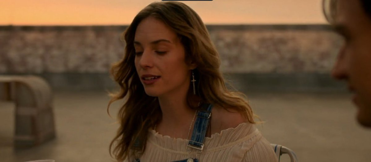 GUYS IT IS A SWORD AND A DRAGON AS ROBIN'S EARRINGS THATS NOT A DRILL I REPEAT IT IS NOT A DRILL

#conformitygate
#StrangerThings5finale #strangerthings