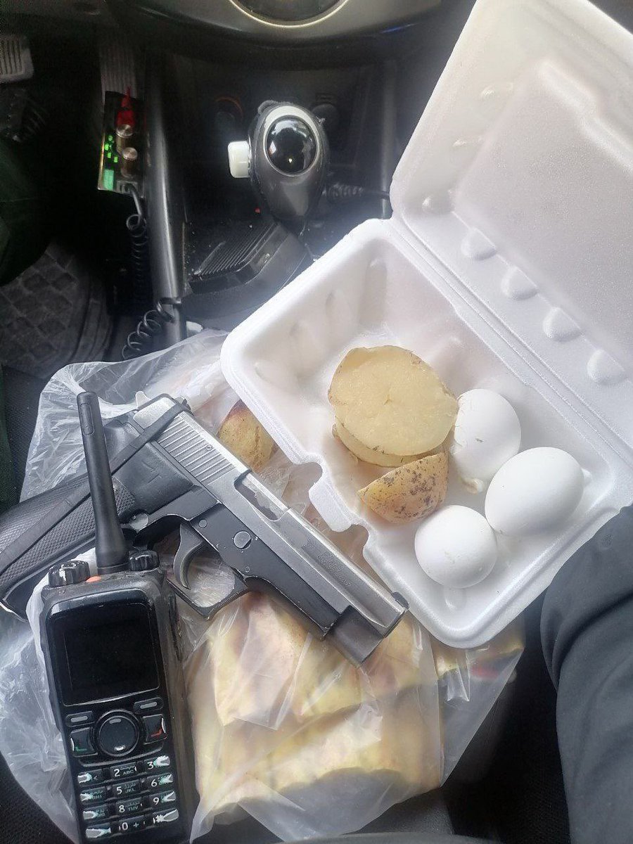 بخاطر ۱۵ تومن حقوق و این غذا، روی هموطنت اسلحه میکشی؟!