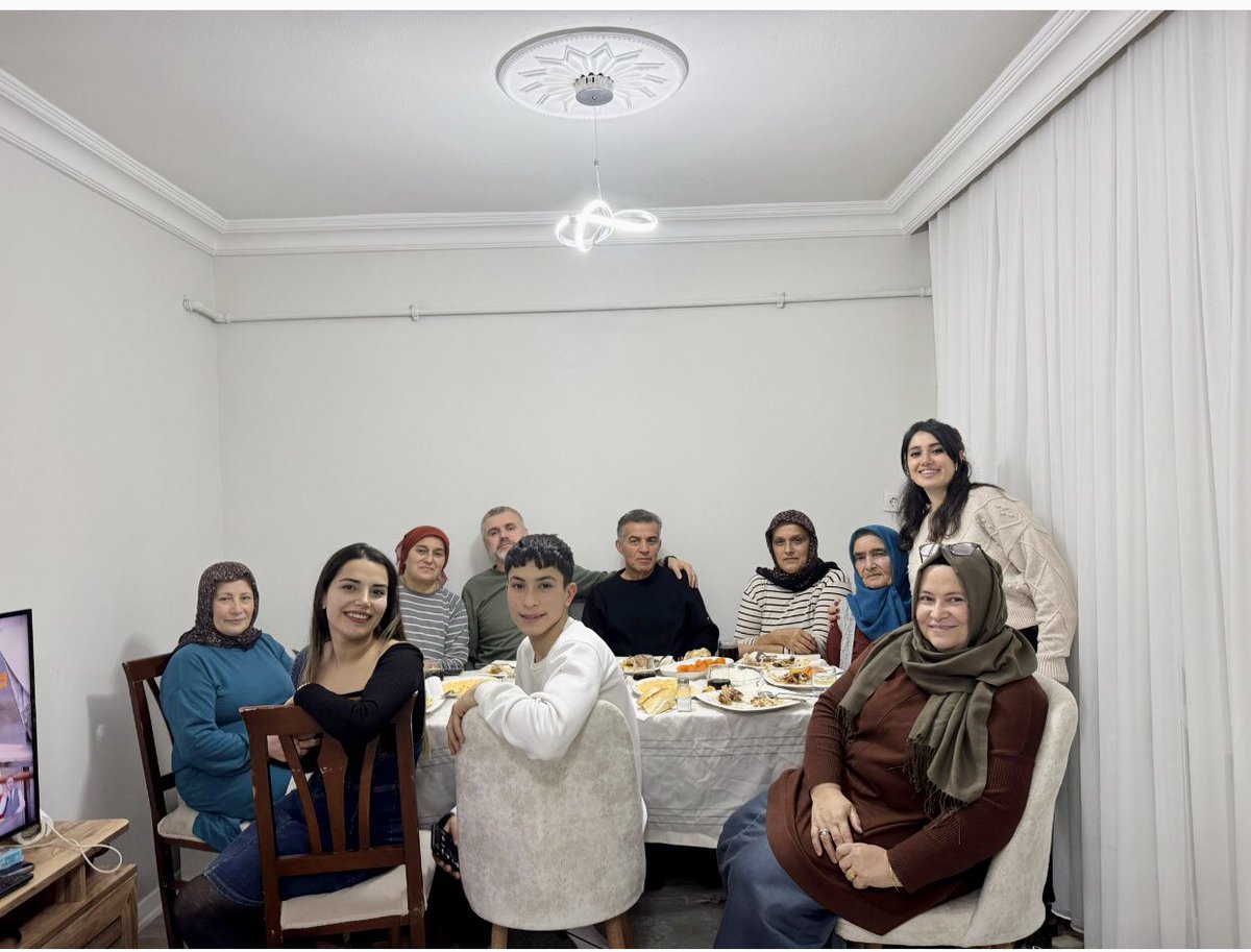 Genel Başkanımız Sayın Devlet Bahçeli’nin talimatları ile ,“ #HayırlıGünlerKomşum ”  ve “ #DerdinDerdimizdir ”  ziyaretleri  kapsamında , Üsküdar / Yavuztürk Mahallesi’nden 
Sn Dursun Dağlı ve Ailesini 

Yavuztürk Mah Başk Sn. <a href="/BeyhanAkta74806/">Beyhan Aktaş</a> 
ziyaret ettiler.

Kendilerine nazik