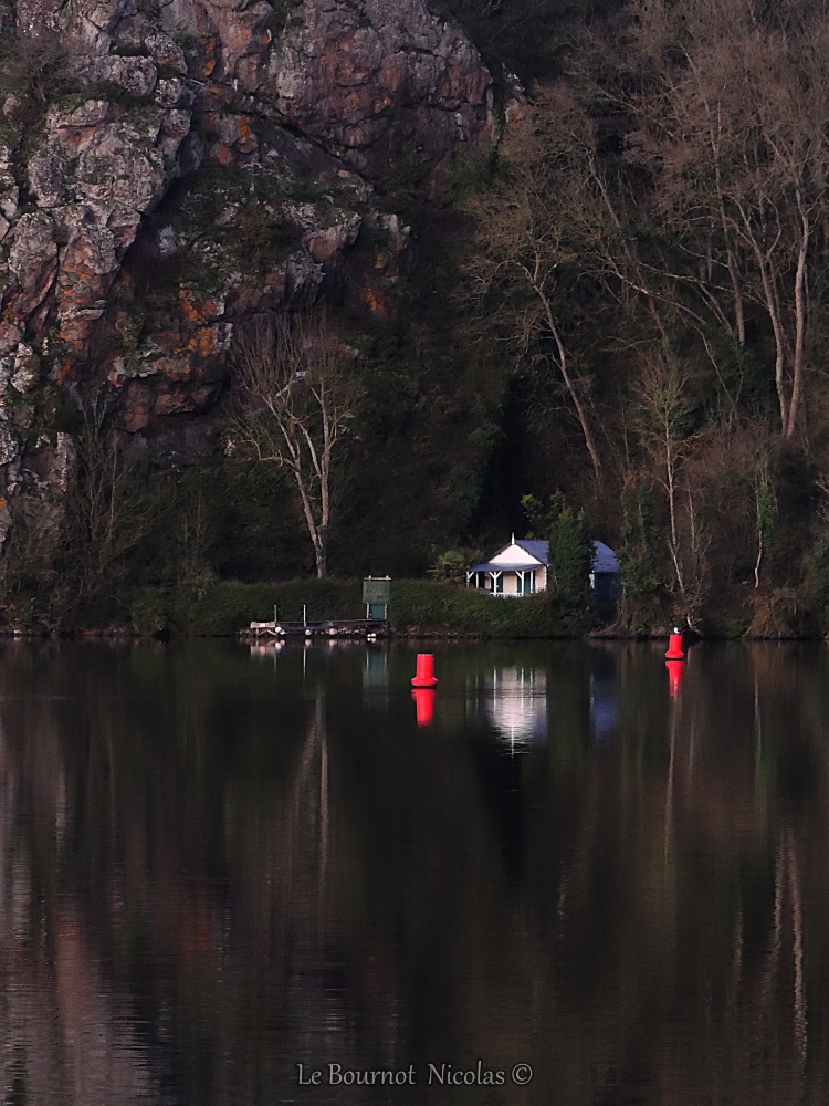 L'art de vivre caché sur les bords de Rance
La petite maison qui murmurait à l'oreille de la Rance 😆
Je vous souhaite une belle soirée