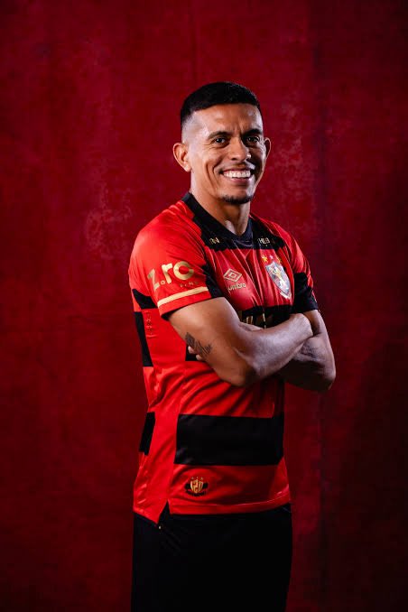 🦁🔴⚫️ Igor Cariús já está em Mirassol, onde, daqui a pouco, vai treinar com o elenco paulista.

Em breve um bastidor da saída do atleta que, pelo que apurei, queria seguir no Sport. Inclusive, viajou para se reapresentar ao Leão.

Info dada, de primeira, pela fera <a href="/felipelunasi/">Felipe Luna</a>