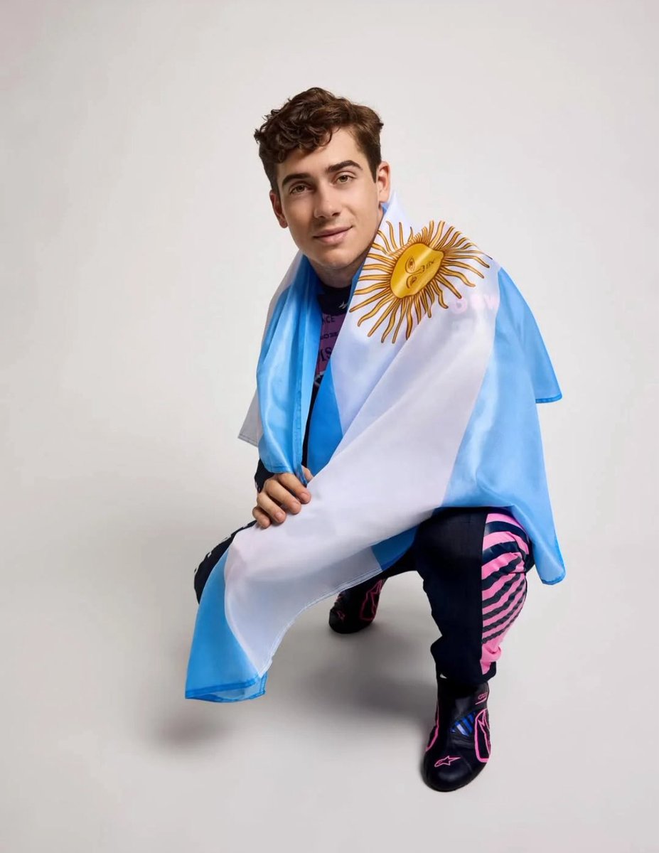 AlpineArg_'s tweet photo. FRANCO COLAPINTO PARA YPF 🇦🇷

Se renovó la foto del año pasado 🙌🏻 https://t.co/zJKzy8Qc0F