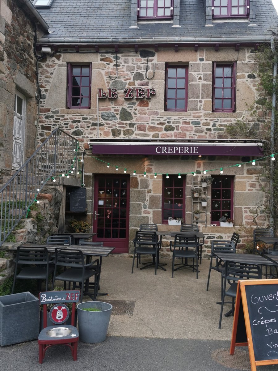 CarlaBZH's tweet image. #Balade digestive autour du #port de #Dahouët. Vous voyez des #maisons typiques de #Bretagne. C'est un très joli coin ! Et c'est très agréable... + de photos sur mon compte Instagram. 😍⚓ #CotesdArmor #MagnifiqueBretagne #MagnifiqueFrance #France