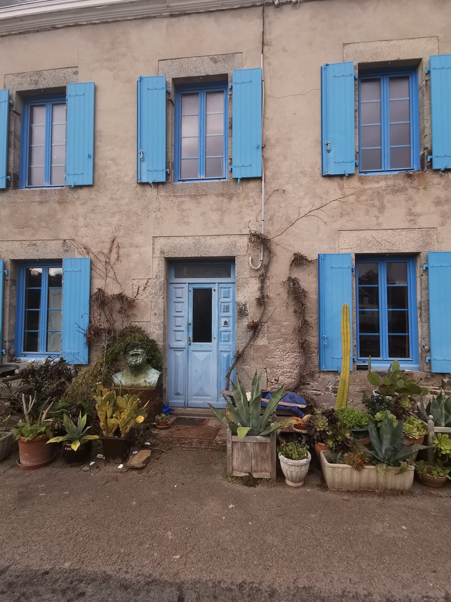 CarlaBZH's tweet image. #Balade digestive autour du #port de #Dahouët. Vous voyez des #maisons typiques de #Bretagne. C'est un très joli coin ! Et c'est très agréable... + de photos sur mon compte Instagram. 😍⚓ #CotesdArmor #MagnifiqueBretagne #MagnifiqueFrance #France