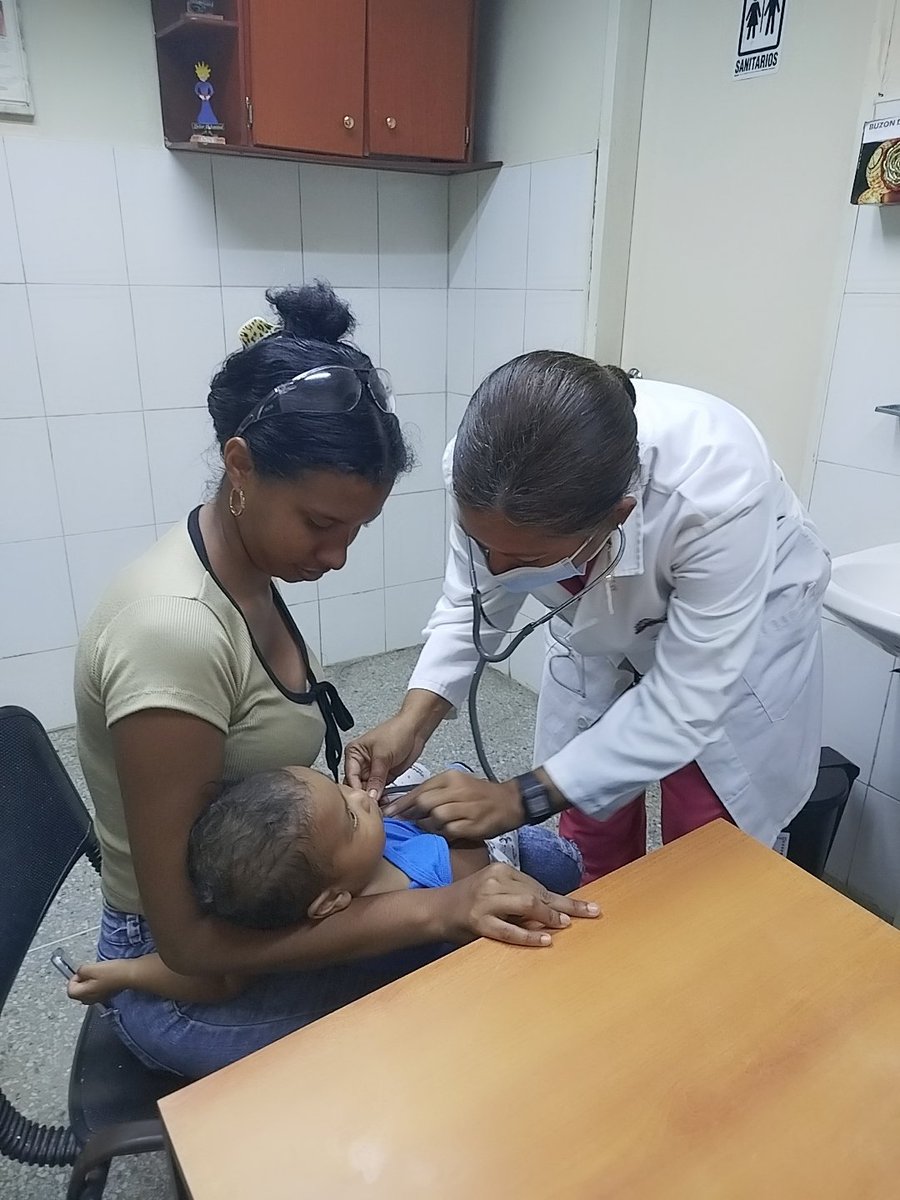 La calidad asistencial se garantiza a través del análisis detallado, la Dra. Yaregnis González asegura que cada paciente reciba un diagnóstico certero y un tratamiento humanizado, honrando la ética que define a la medicina cubana.
#CubaPorLaVida #CubaCoopera #67AñosEnRevolución