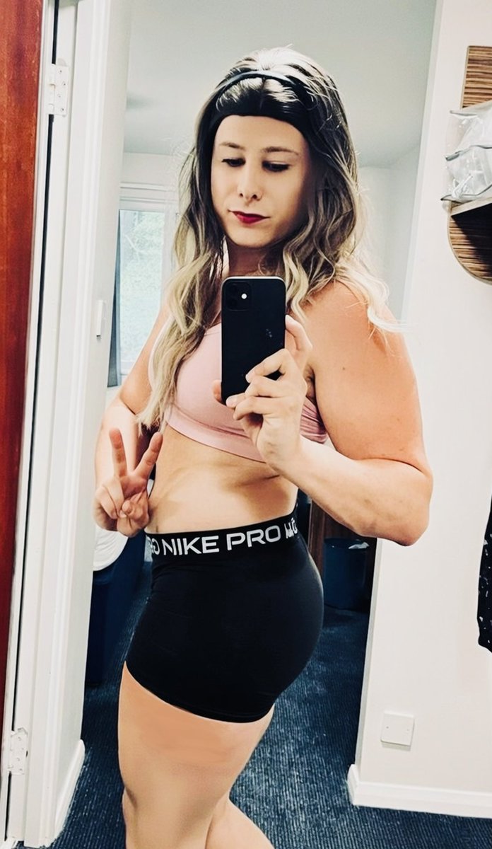 #repost if you wanna pull down my #nikepro gym shorts 😜