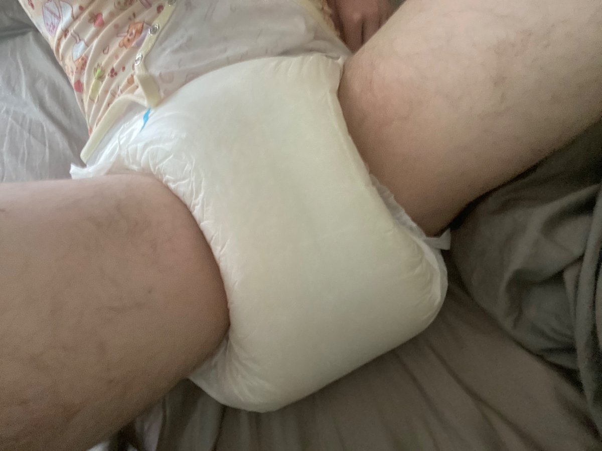 jasonindiapers's tweet photo. See it’s like I said, that’s yellow. 3 boosters wasn’t enough. I should’ve put 4 boosters in my diaper. Getting that nervous feeling that I might leak. And that’s not good, diapers are meant to make you feel safe. https://t.co/uxxJeGjYTe
