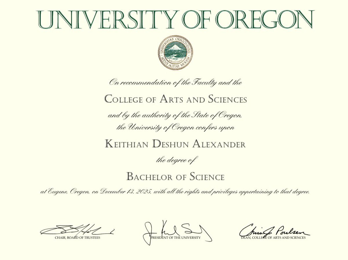 BearAlexander_'s tweet image. Dear God, Thank you 🙏🏾. I promise to try my best not to fail you. It took a min but we completed part of the journey  #Imgalumni #Duck4life🦆💚