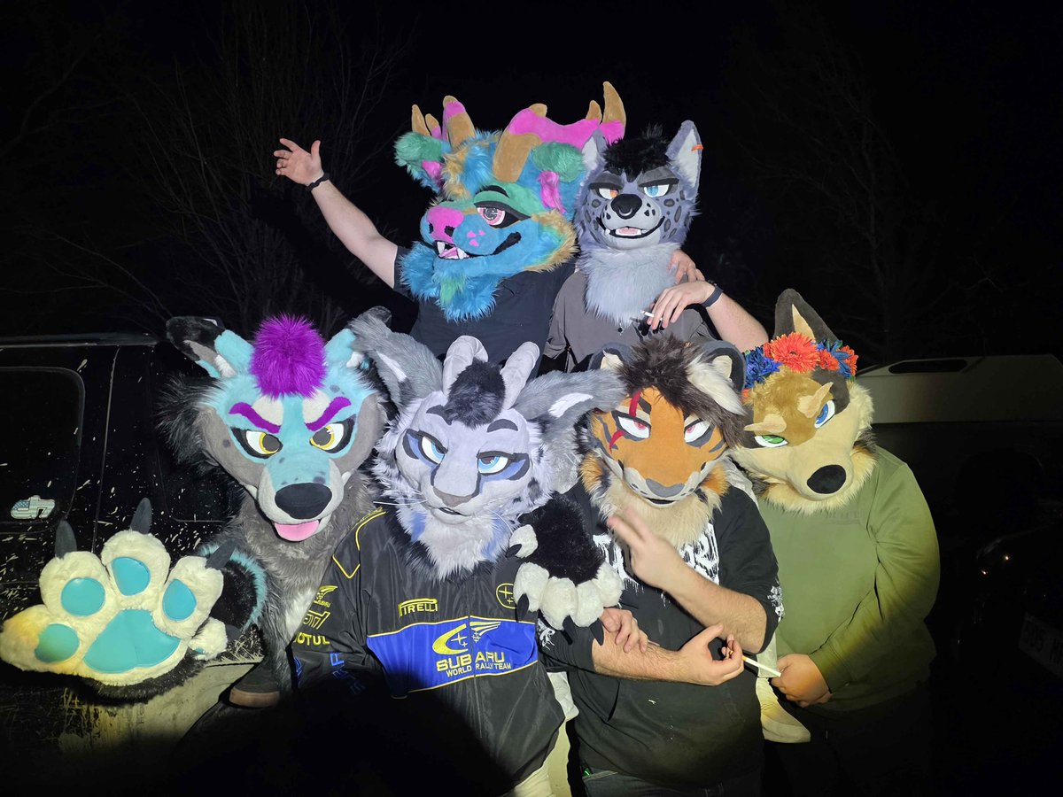 AsterShnep's tweet photo. Happy new years! was truly a night to remember with this group! https://t.co/VMfPedJ2PU