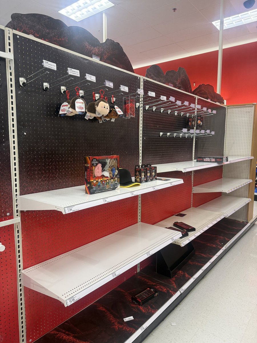 TheGayance's tweet image. this is so depressing like im distraught